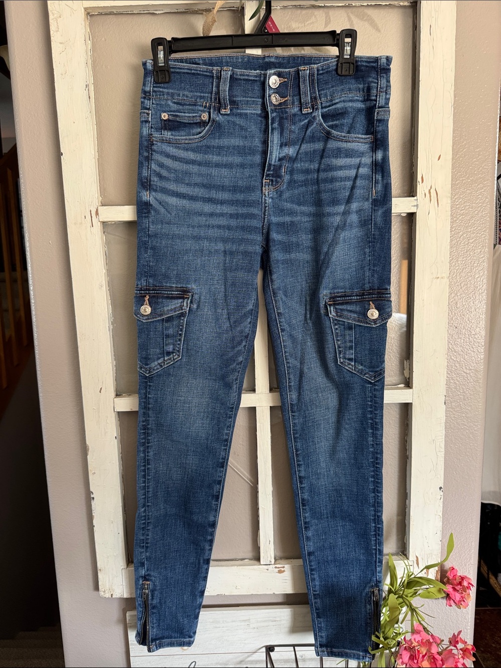 American Eagle Outfitters Next Level Stretch Cargo Jeans in medium/dk blue.